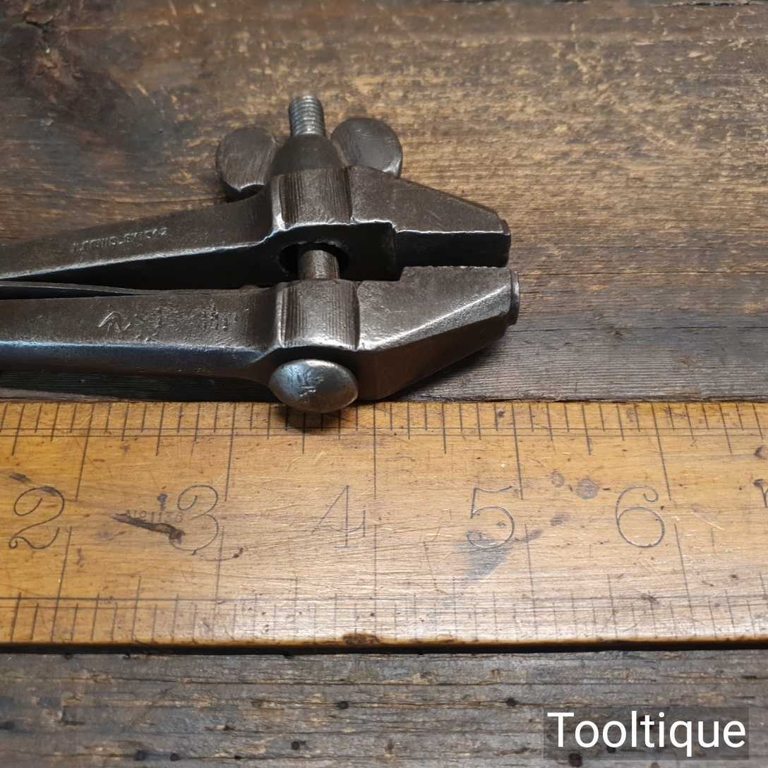 Vintage WWII Cast Steel Brindley 1942 Hand Vice Broad Arrow – Good Condition — фото 9