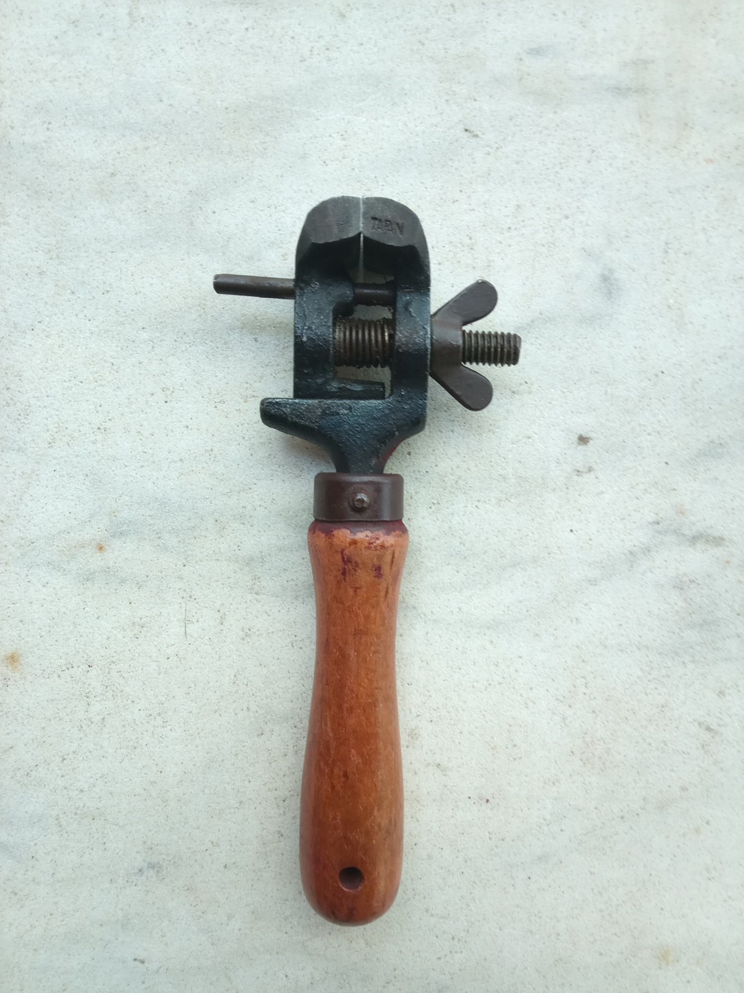 Vintage Hand Held Vise Jewelers Gunsmith Watchmakers Wood Handle — фото 2