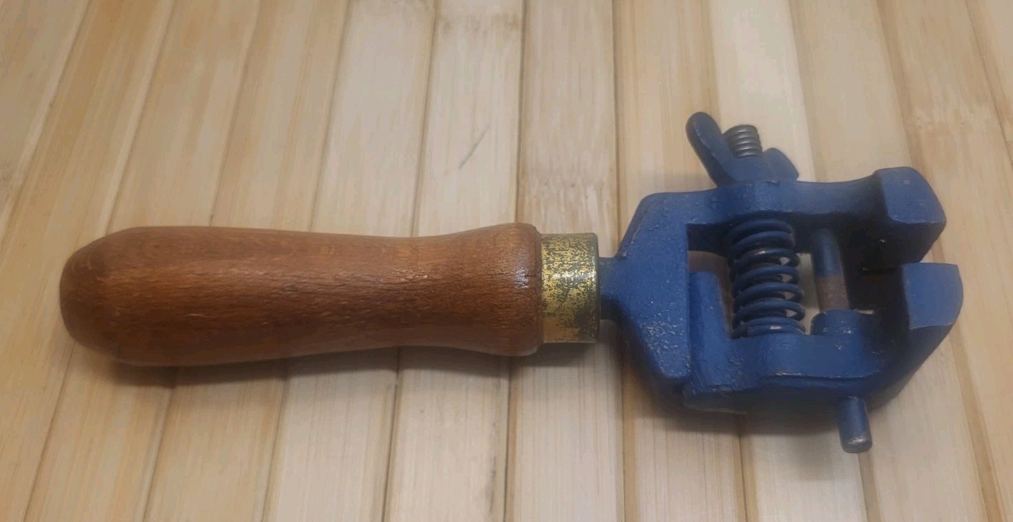 Vintage Wood Handle Hand Vise Clamp 1 1/4" Wide Jaw Machinist Jeweler Gunsmith — фото 2