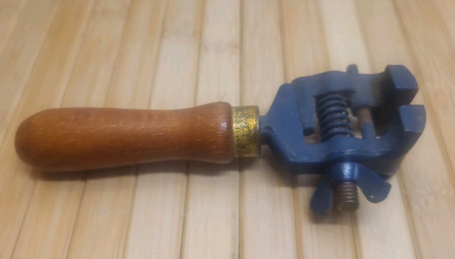 Vintage Wood Handle Hand Vise Clamp 1 1/4" Wide Jaw Machinist Jeweler Gunsmith — фото 3