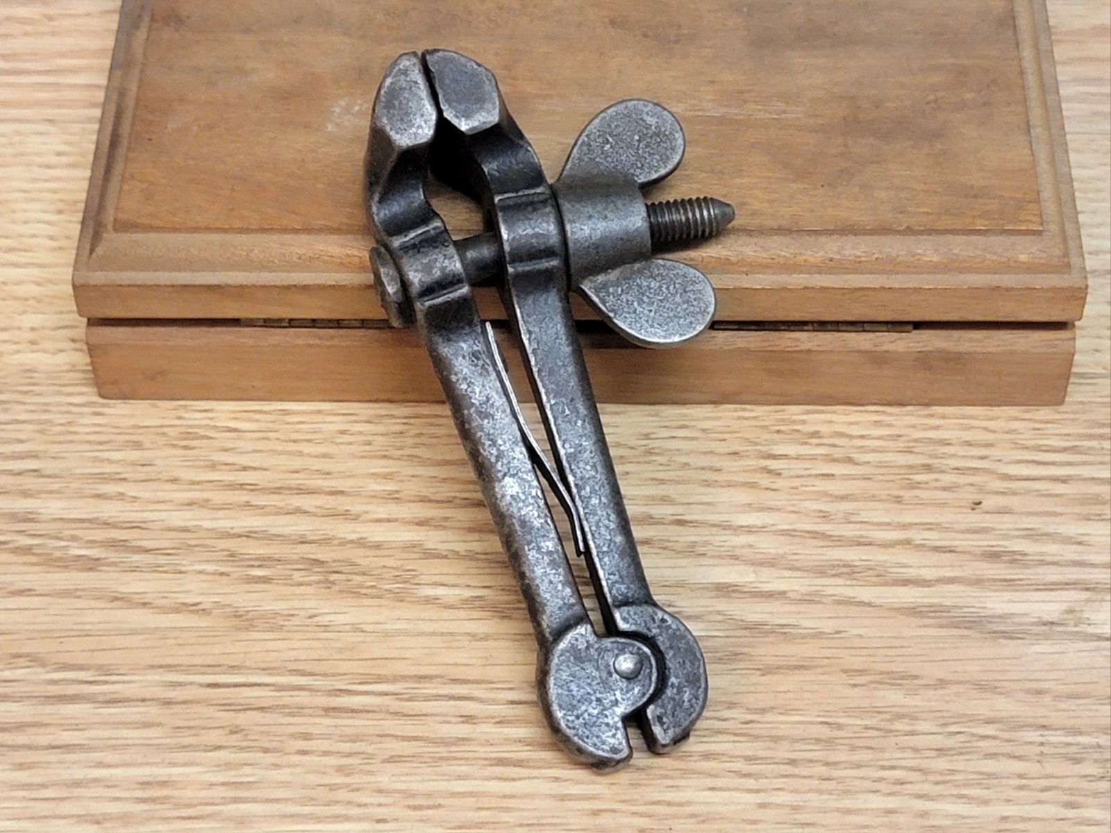 Antique 5" Gunsmith Machinist Hand Vise 1 1/2" Jaws Hand Forged Aesthetic Design — фото 2