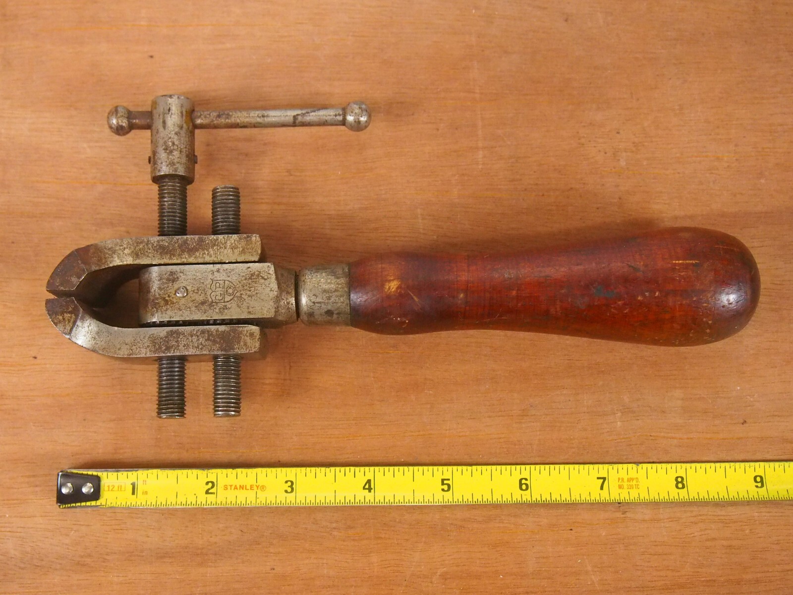 Goodell-Pratt Co. No. 97 Jeweler's Parallel Jaw Geared Hand Vise w. Crest Logo — фото 1