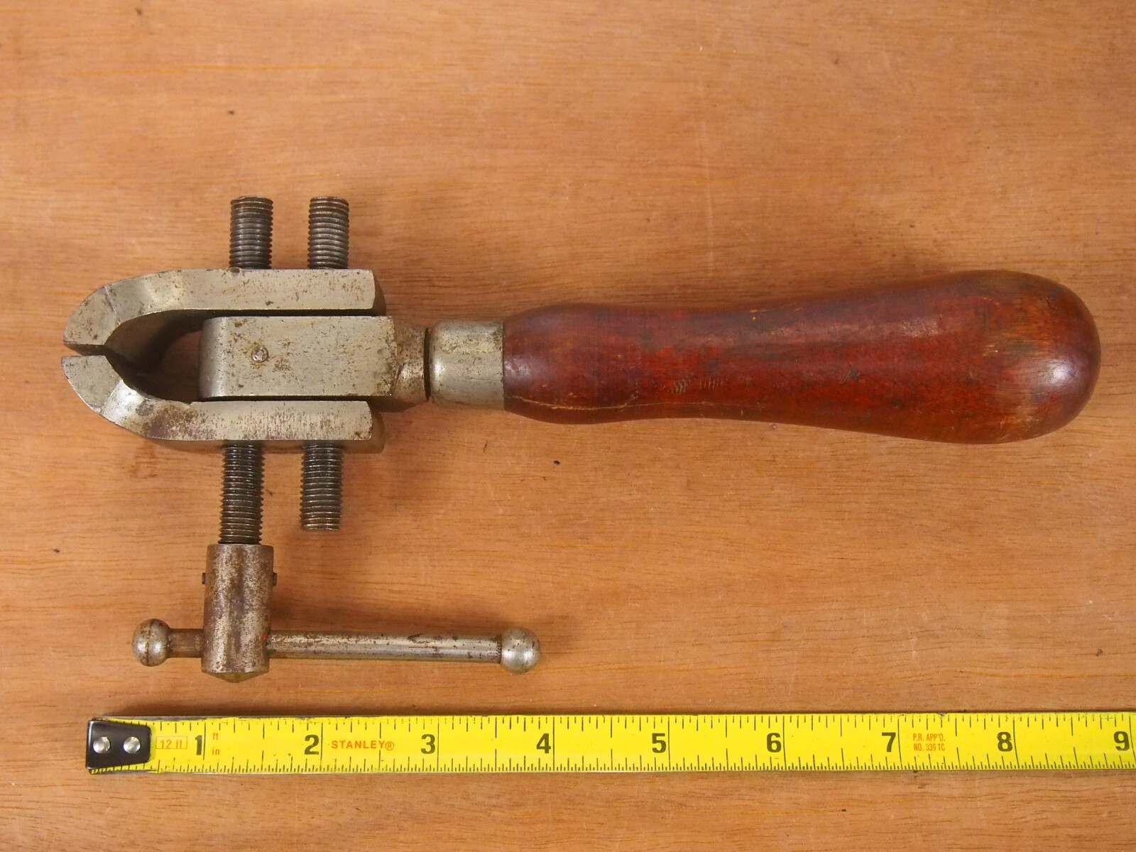 Goodell-Pratt Co. No. 97 Jeweler's Parallel Jaw Geared Hand Vise w. Crest Logo — фото 2