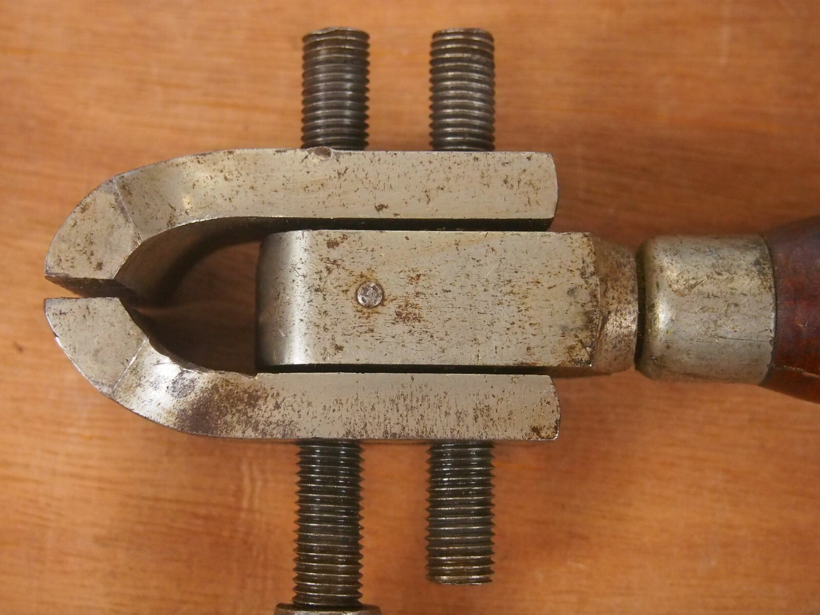 Goodell-Pratt Co. No. 97 Jeweler's Parallel Jaw Geared Hand Vise w. Crest Logo — фото 4