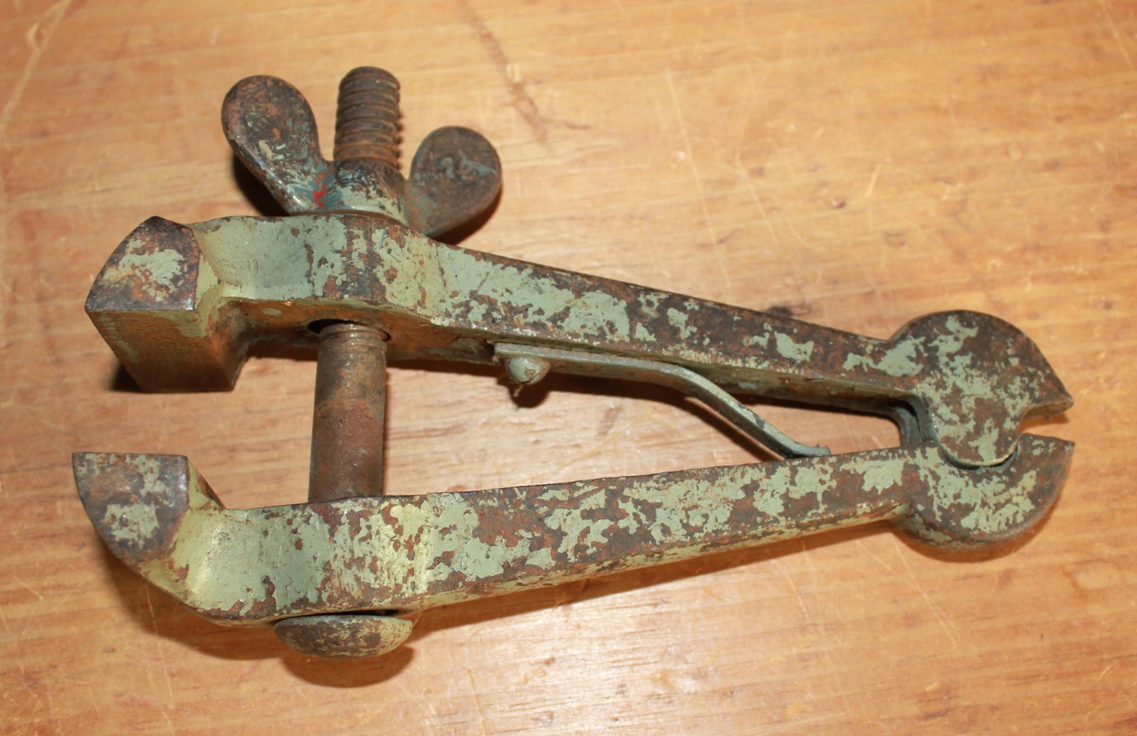 Large antique hand vise 2" wide jaw collectible clamp machinist tool — фото 1