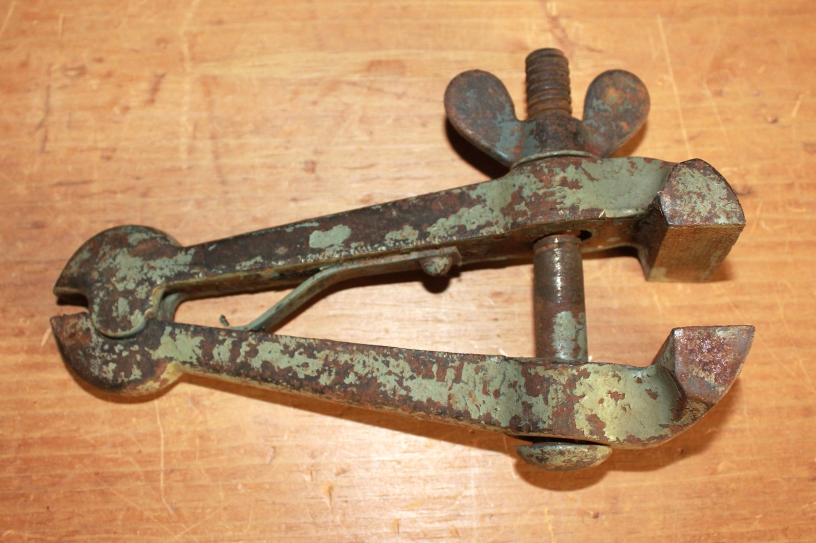 Large antique hand vise 2" wide jaw collectible clamp machinist tool — фото 2