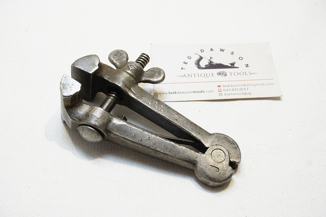 LOVELY 4 3/4" BLACKSMITH HAND VISE — фото 1