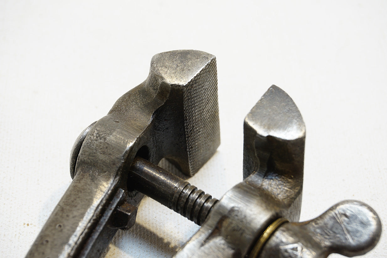 LOVELY 4 3/4" BLACKSMITH HAND VISE — фото 3