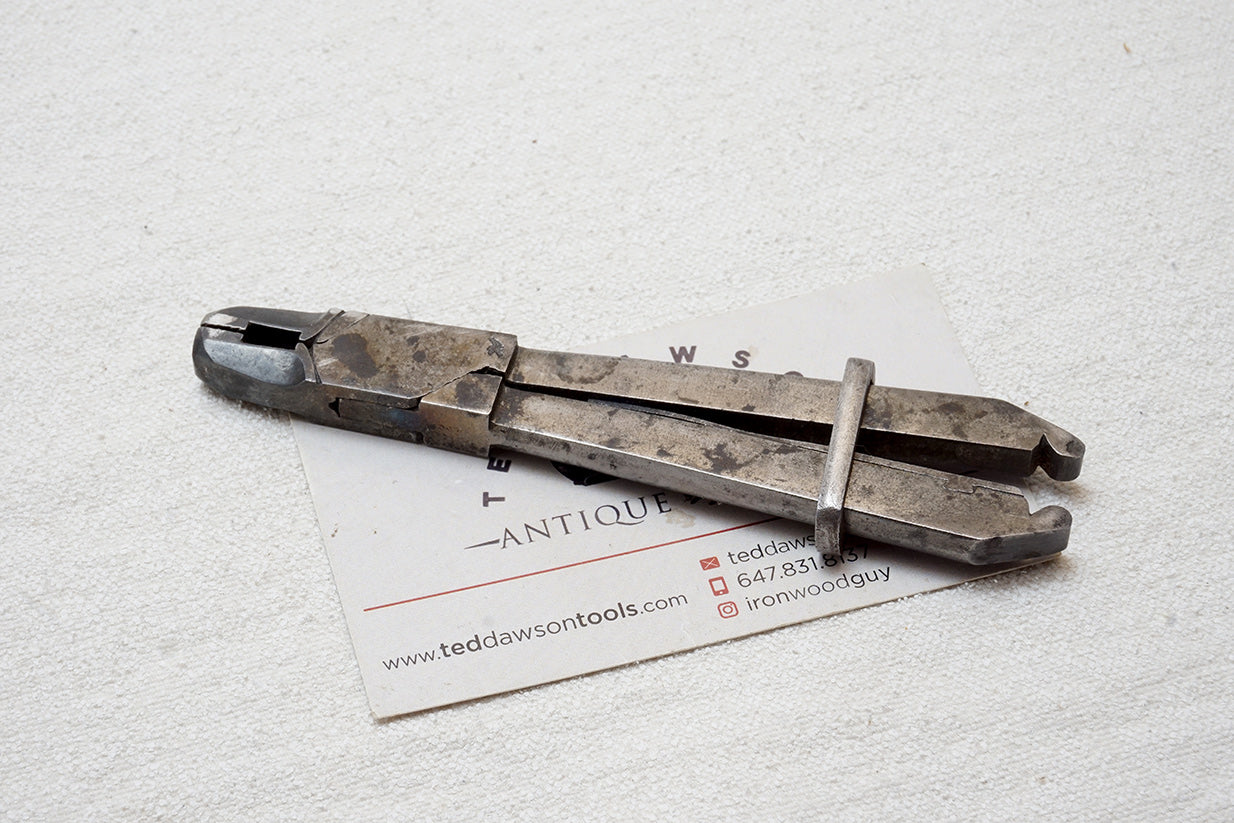 VERY UNUSUAL SMALL DOUBLE ENDED HAND VISE - JEWELLERS, WATCHMAKERS — фото 1
