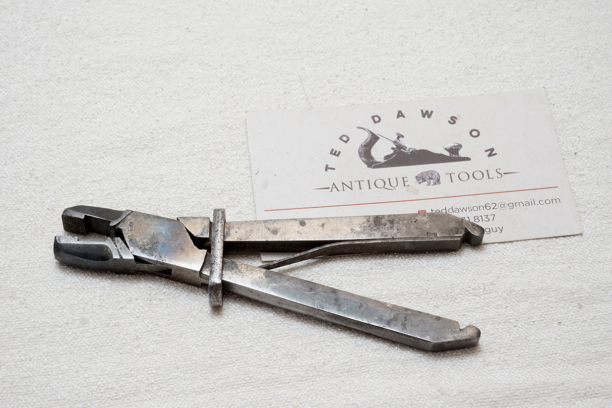 VERY UNUSUAL SMALL DOUBLE ENDED HAND VISE - JEWELLERS, WATCHMAKERS — фото 2